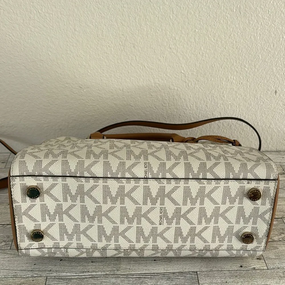 Michael Kors Cream and Tan Signature Satchel - Picture 7 of 17